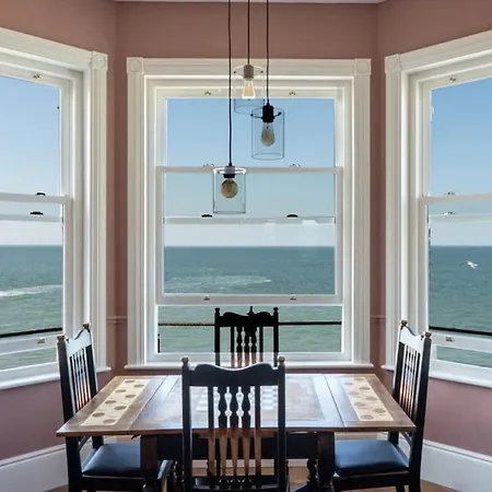Stylish Beachfront Apartment, Sweeping Ocean Views And Luxury Touches Herne Bay Exterior photo