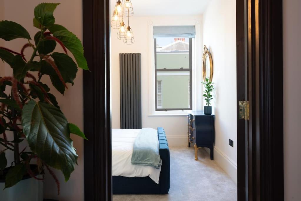 Stylish Beachfront Apartment, Sweeping Ocean Views And Luxury Touches * Herne Bay