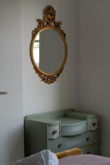 Apartment Stylish Beachfront Apartment, Sweeping Ocean Views And Luxury Touches *