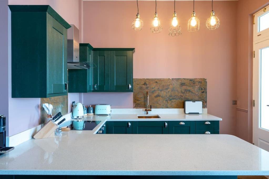 Apartment Stylish Beachfront Apartment, Sweeping Ocean Views And Luxury Touches Herne Bay