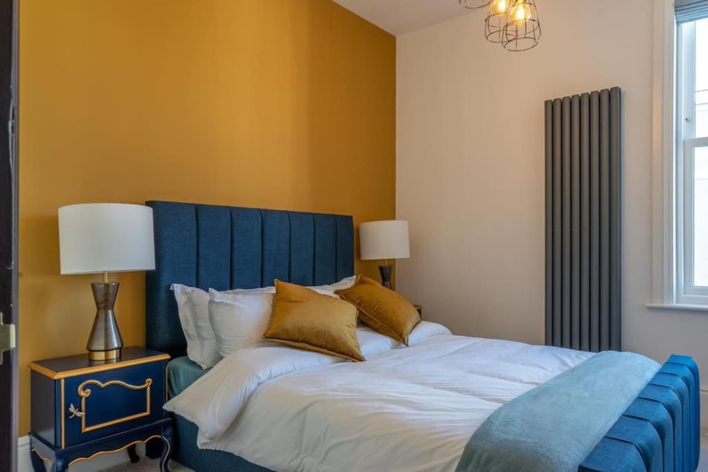 Stylish Beachfront Apartment, Sweeping Ocean Views And Luxury Touches * Herne Bay
